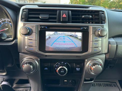Used 2015 Toyota 4Runner SR5 AWD/4WD image 18