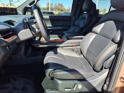 New 2026 Lincoln Navigator L Black Label AWD/4WD image 14