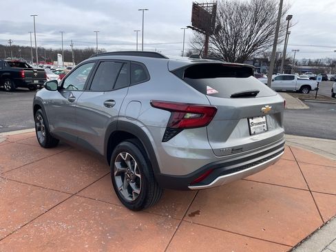 Used 2024 Chevrolet Trax LT w/ Driver Confidence Package image 11