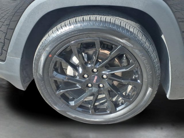 Used 2024 GMC Terrain SLT w/ Tech Package FWD image 18