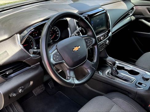 Used 2023 Chevrolet Traverse LT image 18