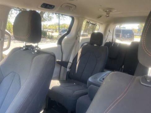 Used 2017 Chrysler Pacifica Touring Plus w/ Security Group image 15