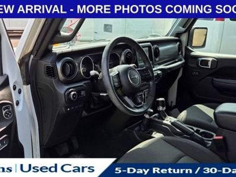 Used 2023 Jeep Wrangler Unlimited w/ Cold Weather Group AWD/4WD image 15