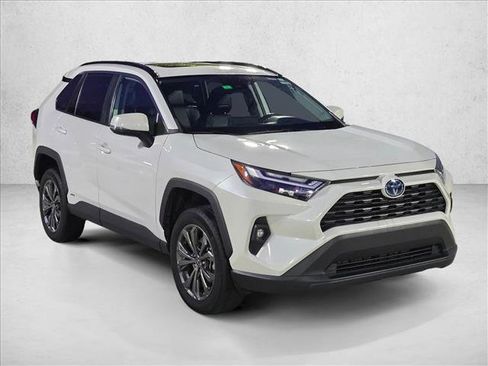 Used 2022 Toyota RAV4 XLE Premium AWD/4WD image 3