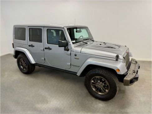 Used 2017 Jeep Wrangler Unlimited Sahara image 5