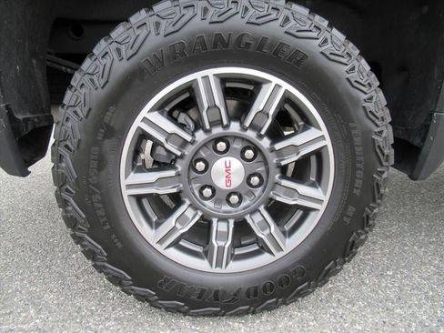 Used 2024 GMC Sierra 1500 AT4 AWD/4WD image 8