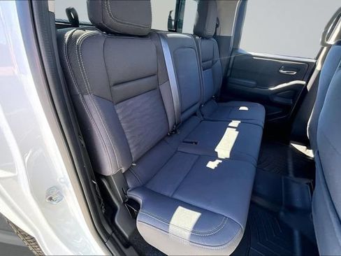 Used 2023 Nissan Frontier SV w/ SV Convenience Package AWD/4WD image 24