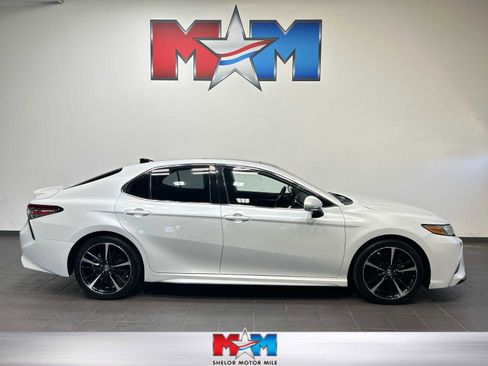 Used 2019 Toyota Camry XSE FWD image 1