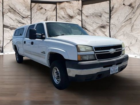 Used 2007 Chevrolet Silverado 2500 LT w/ Heavy-Duty Power Package RWD image 3