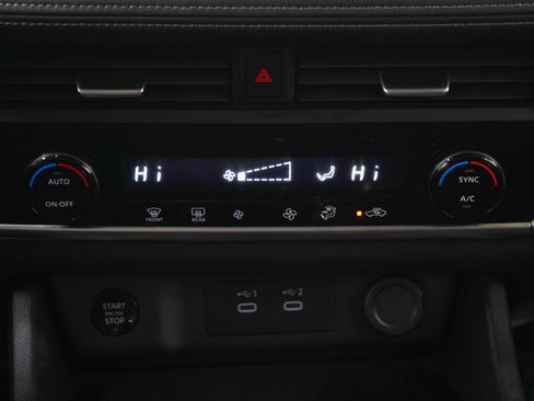 Used 2025 Nissan Rogue SV image 17