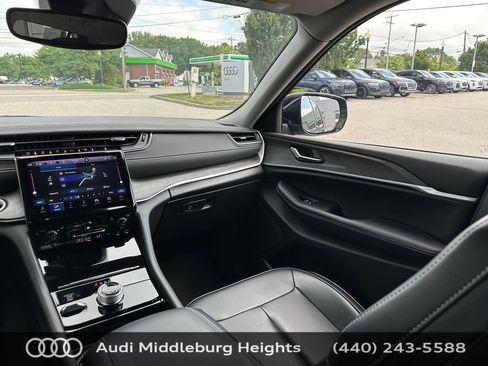 Used 2023 Jeep Grand Cherokee L Limited w/ Trailer Tow Group (B) AWD/4WD image 30