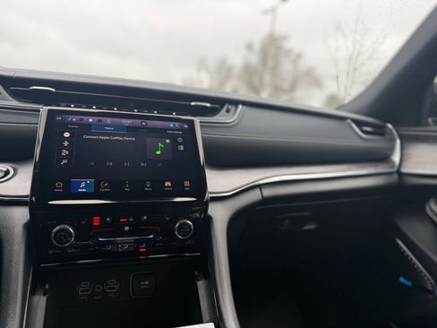 Used 2023 Jeep Grand Cherokee L Overland image 21