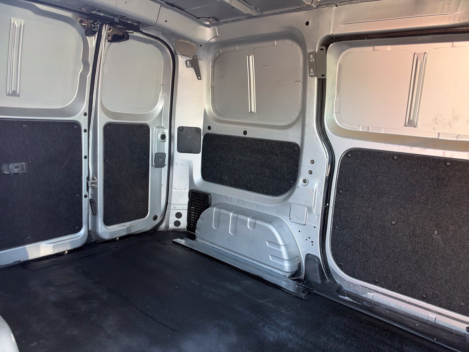 Used 2019 Nissan NV200 S FWD image 26