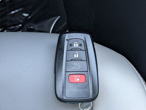 Used 2024 Toyota RAV4 XLE Premium image 32