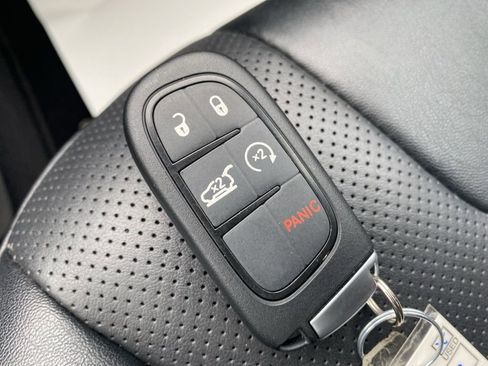 Certified 2022 Jeep Cherokee Limited image 32