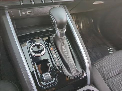 Used 2025 Chevrolet Colorado LT AWD/4WD image 12