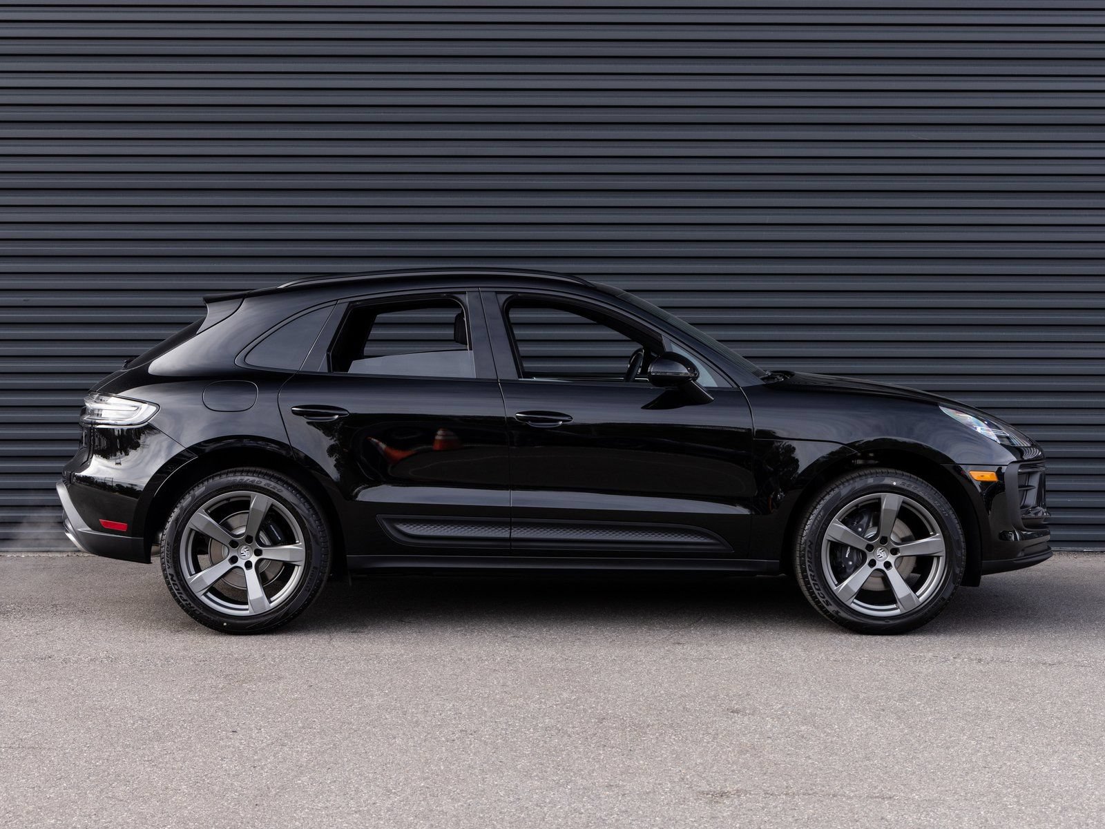 Certified 2026 Porsche Macan AWD/4WD image 8