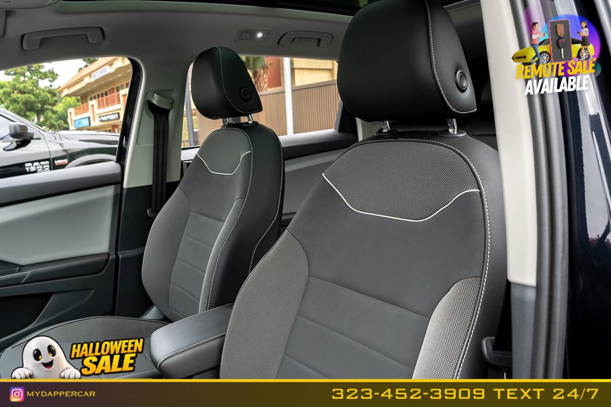 Used 2023 Volkswagen Taos SE w/ Panoramic Sunroof Package FWD image 12