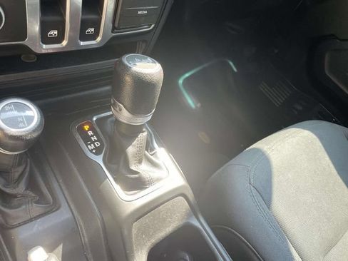 Used 2018 Jeep Wrangler Sport AWD/4WD image 34