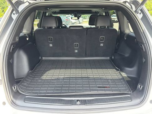 Used 2023 Jeep Grand Cherokee Altitude RWD image 18