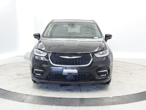 Certified 2023 Chrysler Pacifica Touring-L FWD image 11