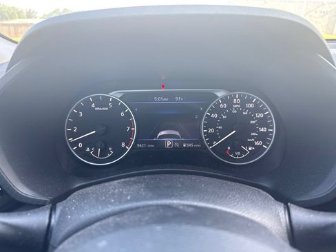 Used 2025 Nissan Sentra SR w/ SR Premium Package FWD image 10
