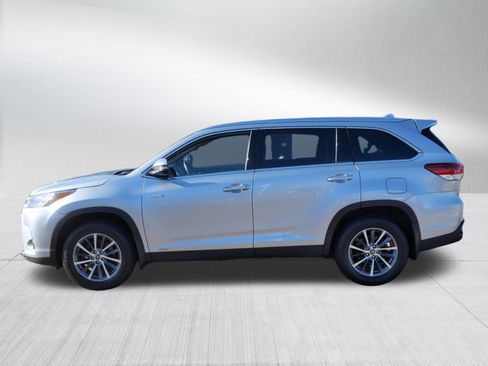 Certified 2019 Toyota Highlander XLE AWD/4WD image 5