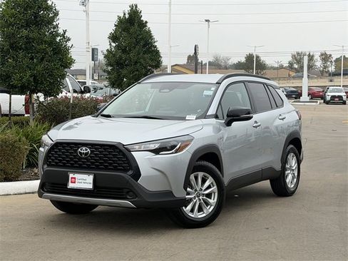 Certified 2025 Toyota Corolla Cross LE image 2