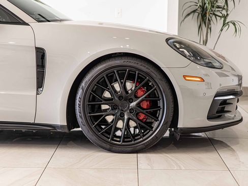 Used 2019 Porsche Panamera image 10
