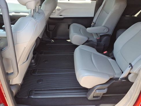Used 2025 Toyota Sienna XLE w/ XLE Plus Package AWD/4WD image 13