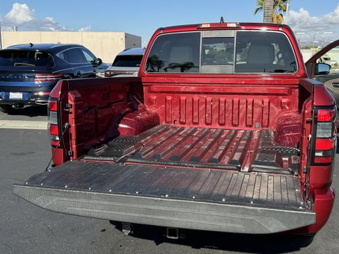 Used 2022 Nissan Frontier SV w/ Technology Package image 34