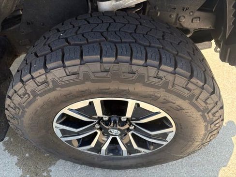 Used 2021 Toyota Tacoma SR5 AWD/4WD image 18