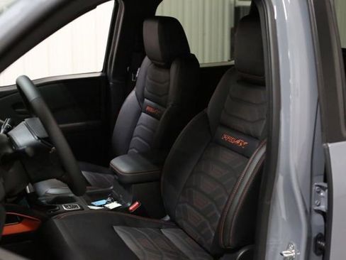 New 2026 Nissan Frontier PRO-4X w/ Pro-4x Convenience Package image 9