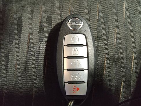 Used 2019 Nissan Rogue SV image 32