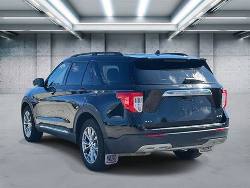 Used 2022 Ford Explorer XLT w/ Equipment Group 202A image 5
