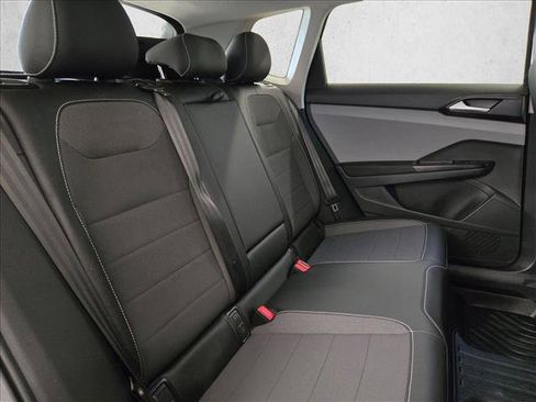 Used 2023 Volkswagen Taos SE w/ Panoramic Sunroof Package FWD image 22