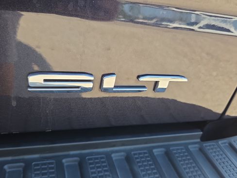 Used 2023 GMC Sierra 1500 SLT w/ SLT Premium Package AWD/4WD image 17