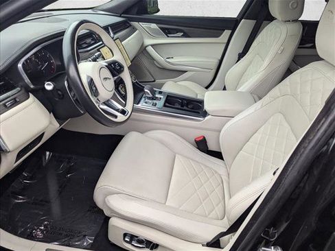 Used 2022 Jaguar XF SE RWD image 16