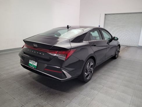Used 2025 Hyundai Elantra SEL FWD image 9