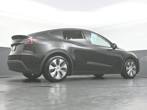 Used 2024 Tesla Model Y Long Range AWD/4WD image 45