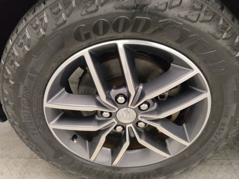 Used 2017 Jeep Grand Cherokee Limited AWD/4WD image 31