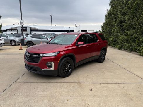 Used 2023 Chevrolet Traverse LT FWD image 7