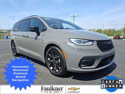 Used 2025 Chrysler Pacifica Limited