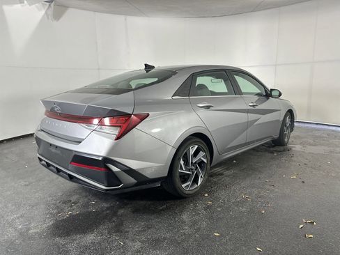 Used 2025 Hyundai Elantra SEL FWD image 8