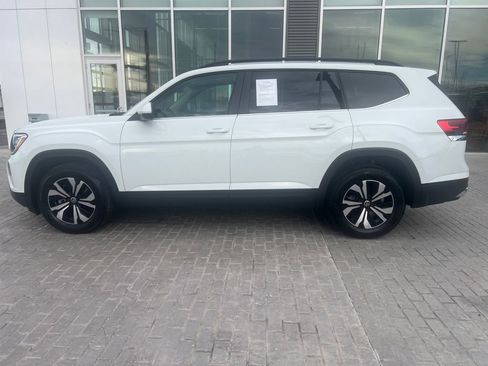 Certified 2024 Volkswagen Atlas SE image 3
