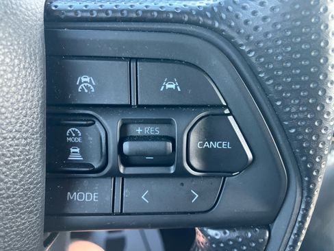 Used 2025 Toyota Tacoma SR5 AWD/4WD image 18