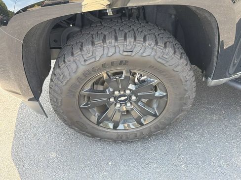 Used 2022 Chevrolet Colorado Z71 w/ Z71 Midnight Edition RWD image 19