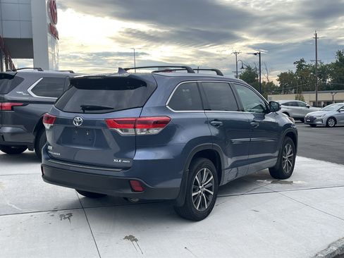 Used 2017 Toyota Highlander XLE w/ Protection Package #3 AWD/4WD image 3