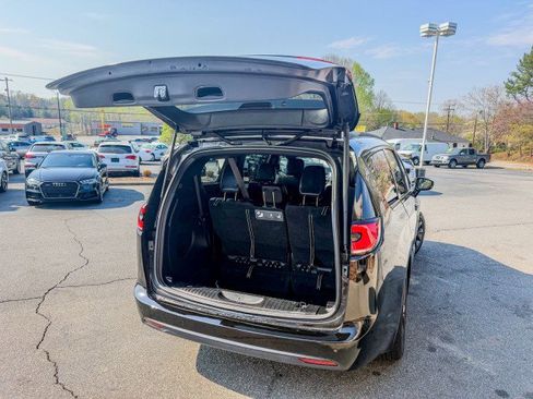 Used 2021 Chrysler Pacifica Touring-L w/ Premium & Safety Sphere Group image 15