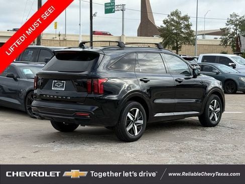 Used 2022 Kia Sorento EX w/ Panoramic Sunroof Package FWD image 6